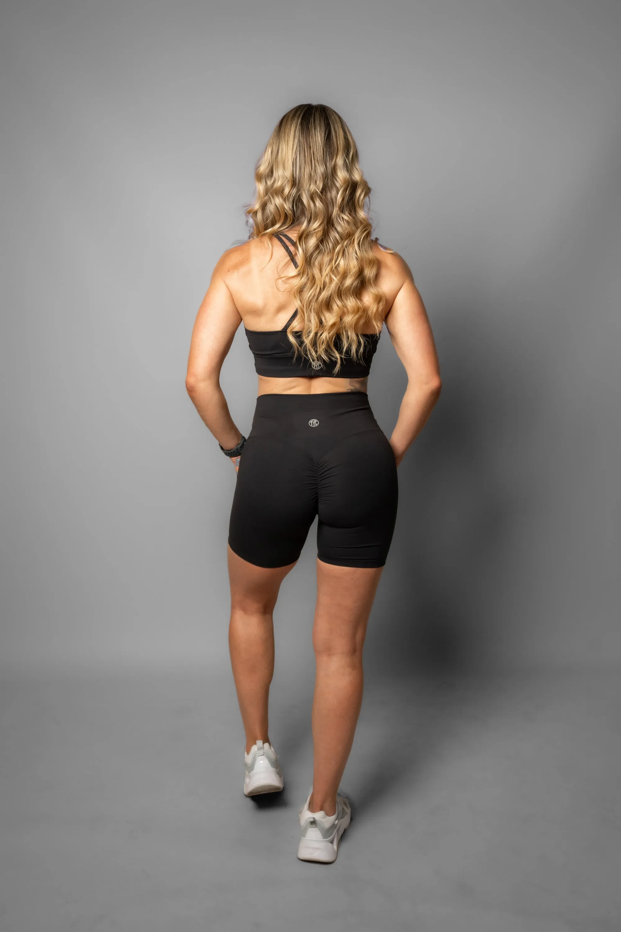 5" NEW Effortless Scrunch Shorts - Black