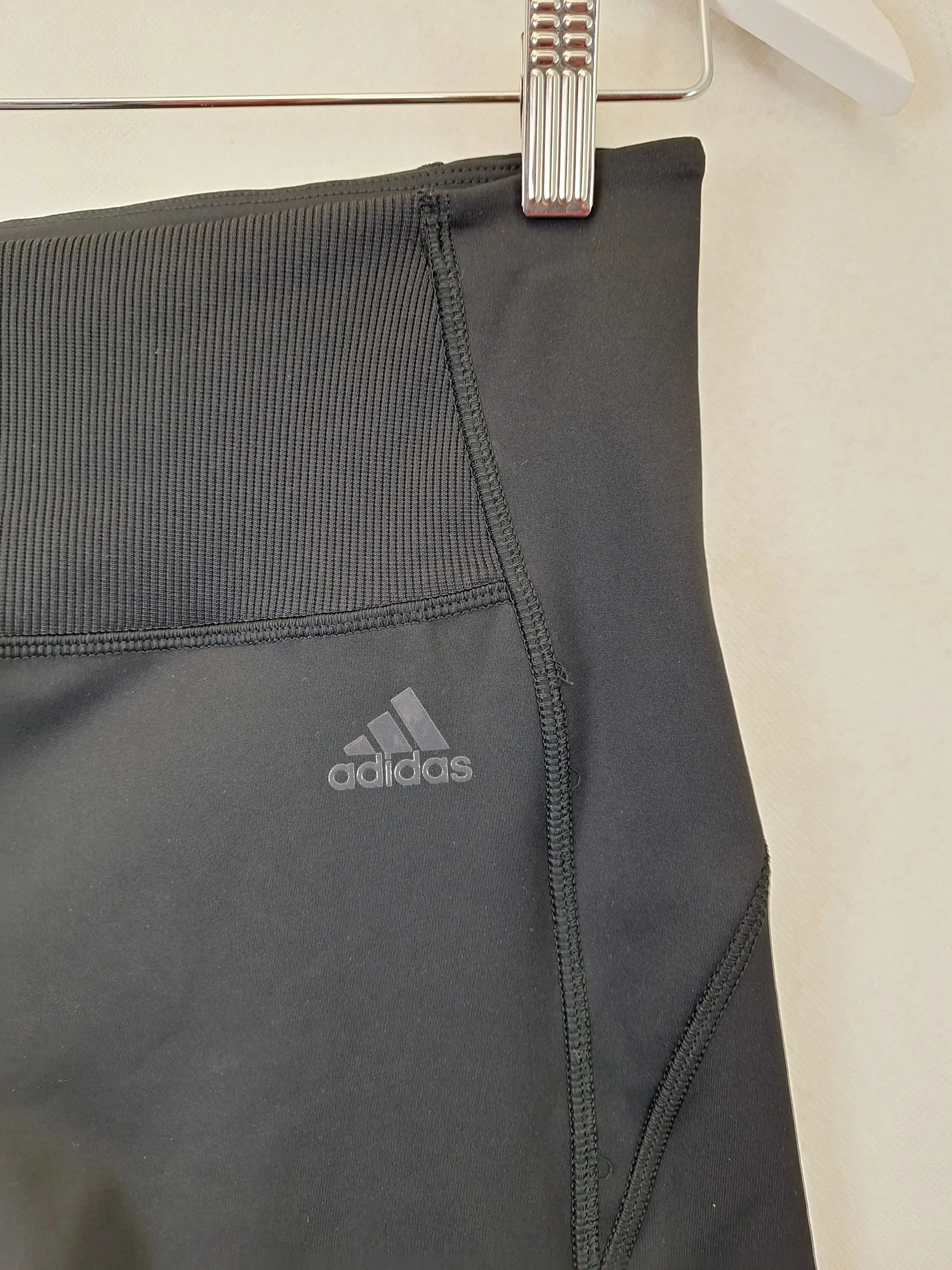 Adidas  High Rise Ribbed Detailed  Shorts Size M