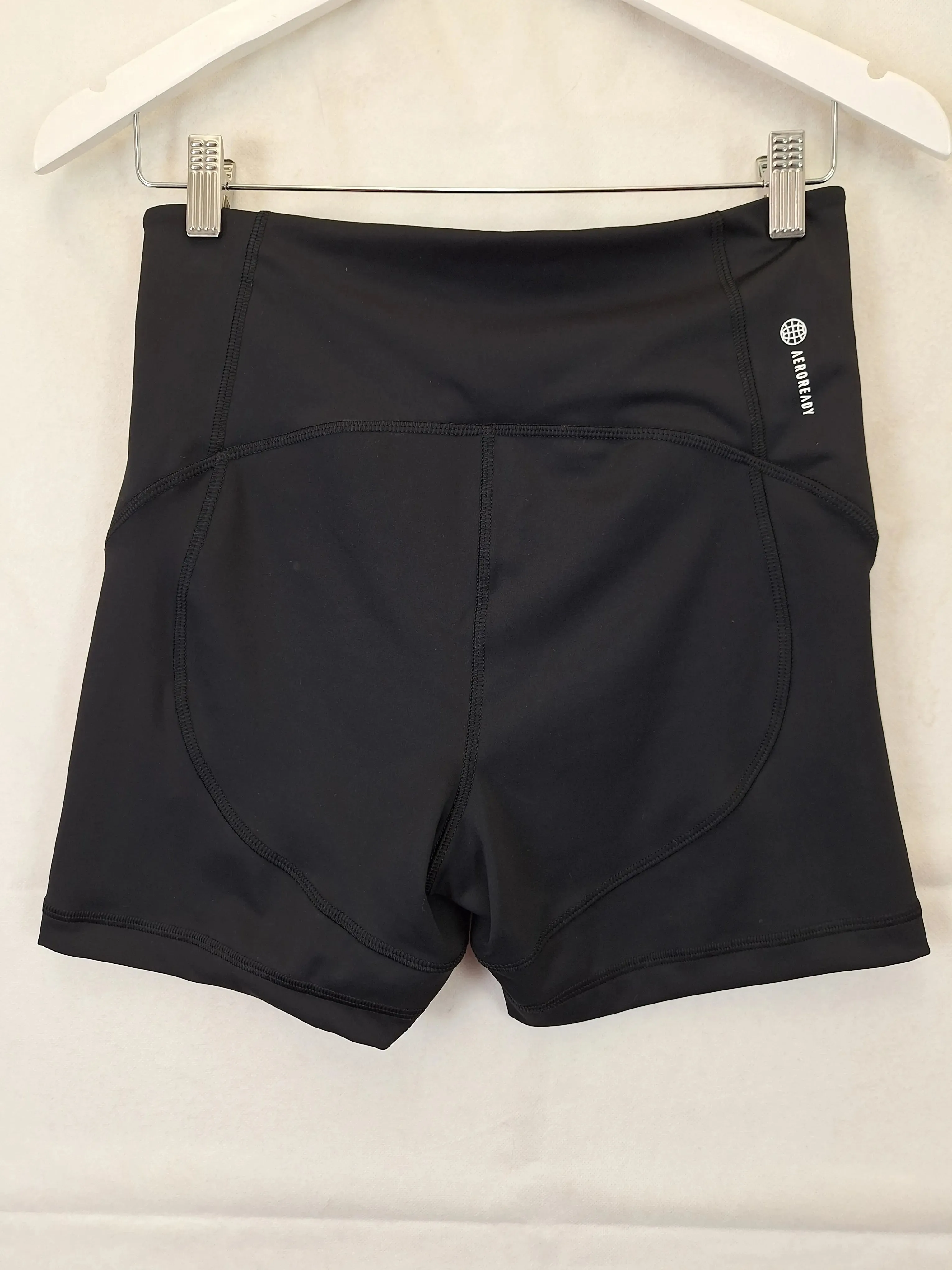 Adidas  High Rise Ribbed Detailed  Shorts Size M