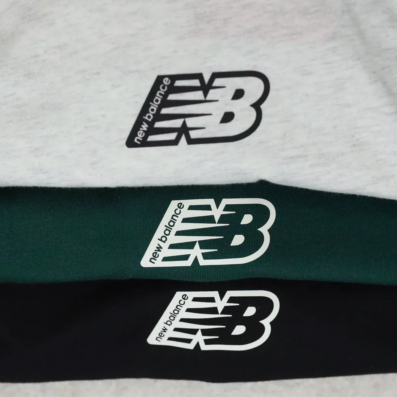 New Balance Essentials Graphic Logo Tee [MT23514]